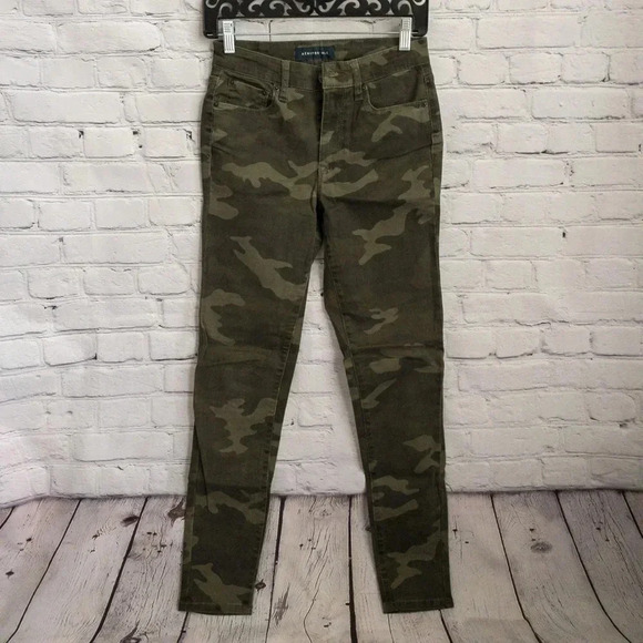 Aeropostale High Waisted Camo Jeggings Sz2 - Picture 1 of 6